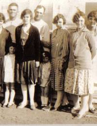 William Nevell &amp; Louisa Colless children l-r Doris, Arthur, Vera, George, Myra, Hilda, Bon (Linda). Children Rita &amp; Nevell