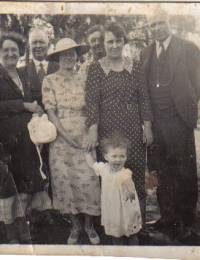 Wallace Johnston Caughey &amp; Elsie Doris Nevell on right with Val in front